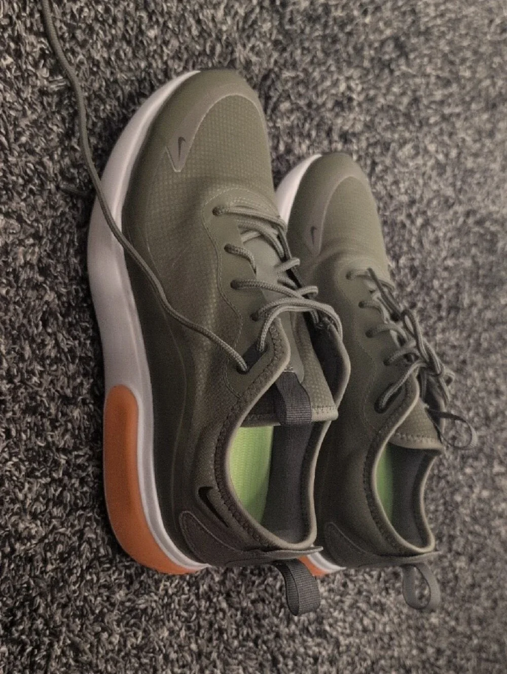 NIKE AIR MAX DIA OLIVE AQ4312-200 Women’s 8